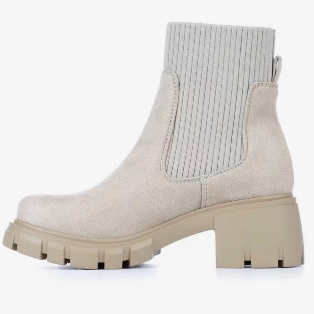 brand  New Chunky Lug Sole Boots Size 9.5